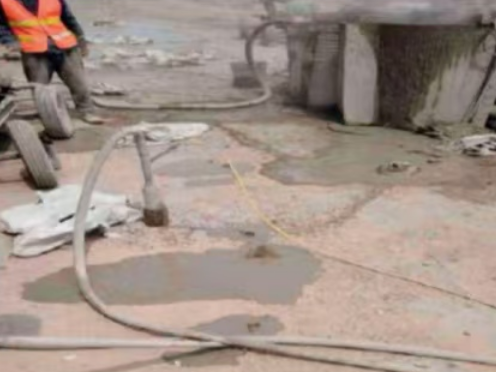 秦州水泥混凝土路面板底注浆技术 路面脱空注浆整治方案