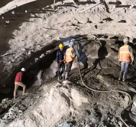 秦州拱顶带模注浆料的施工流程及注意事项